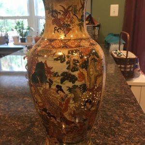 Oriental 12 in. Porcelain Decorative Vase